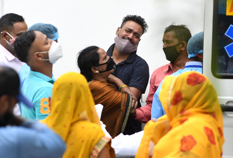 India posts global record of 315,000 daily Covid-19 cases