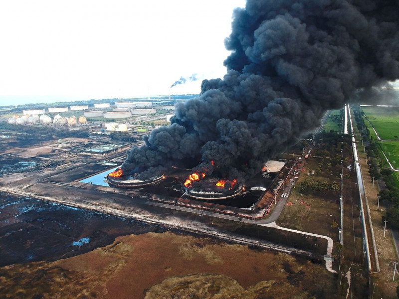 Indonesian oil refinery blaze rages for a second day