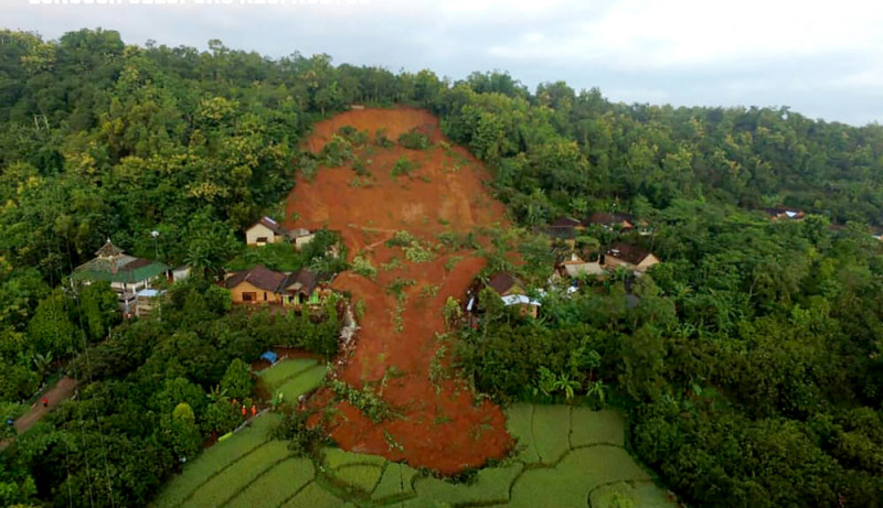 East Java landslide death toll rises to 9 