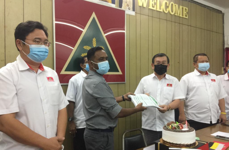 Ipoh Barat PKR loses 300 members to Gerakan