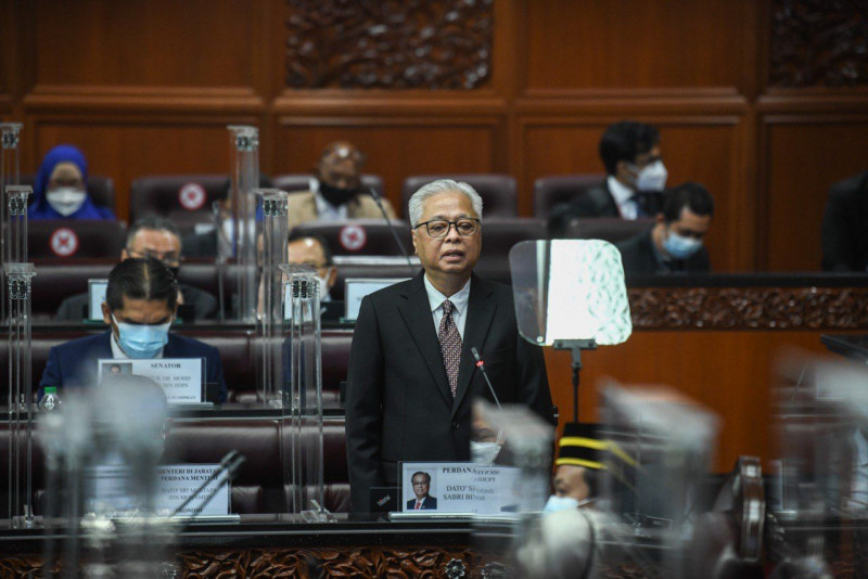 PM overcome by emotion while raising poverty issues in Dewan Negara