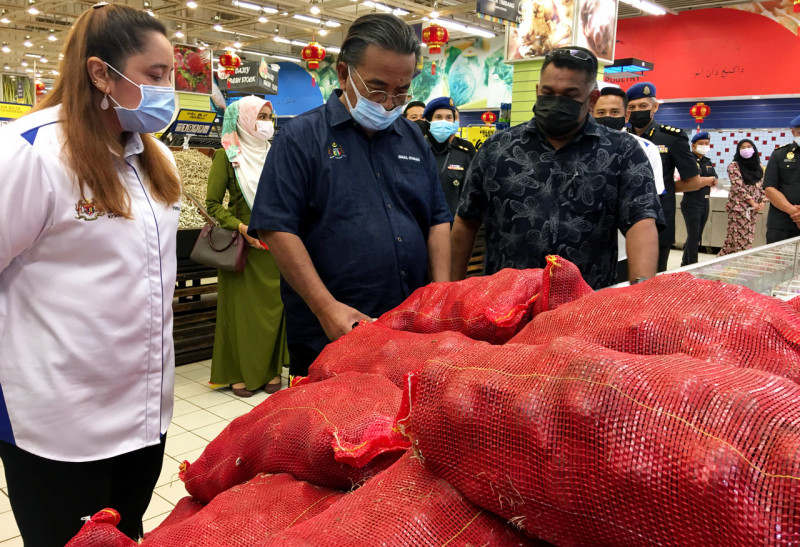 Melaka limits purchases of some essential goods