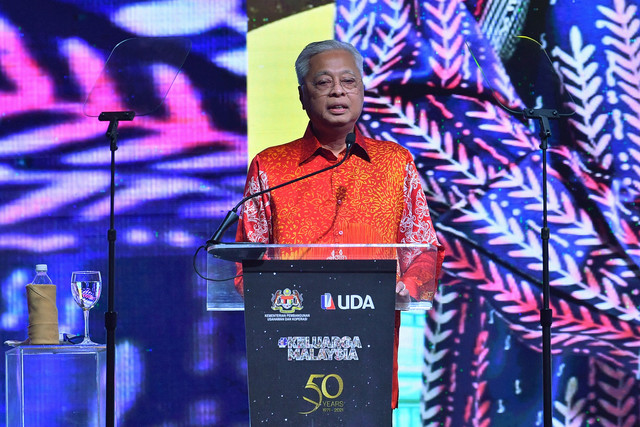 Govt to review management of GLC-owned malls: PM