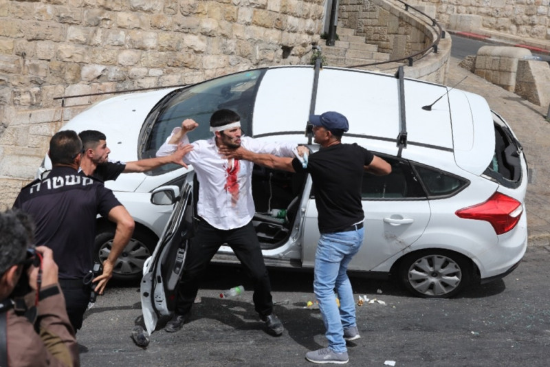 Clashes erupt near Al-Aqsa amid tensions on Jerusalem Day
