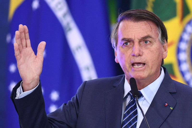 Bolsonaro backs off attacks on Brazil’s institutions