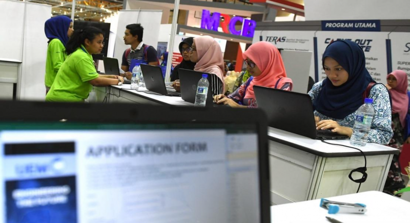 Unemployment numbers down in April 2023: Statistics Dept