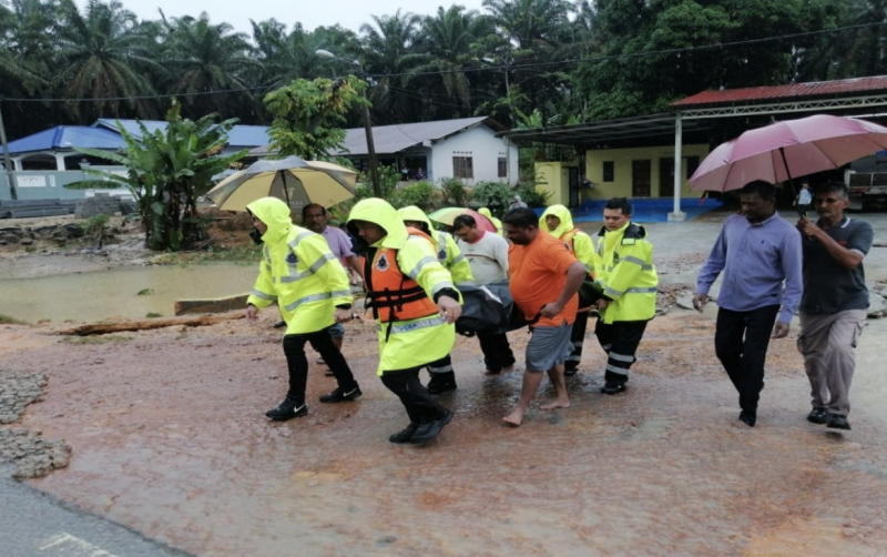 Johor records first flood casualty after man found dead in car near Kluang