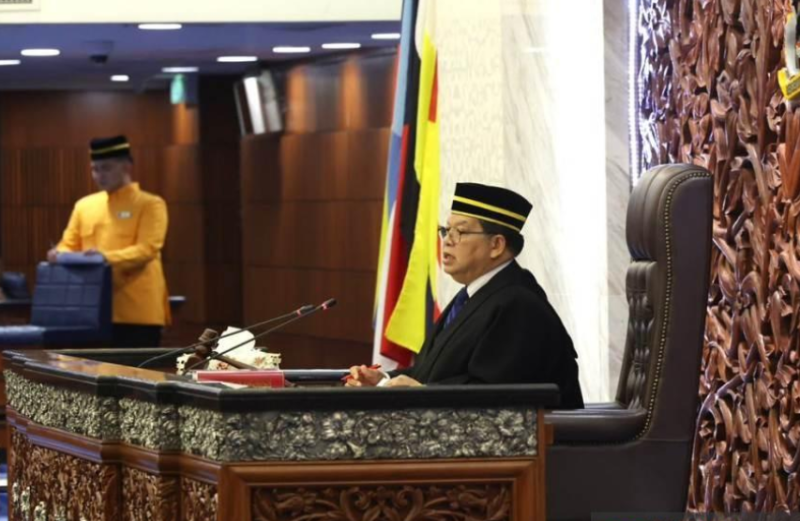 King grants royal assent to 13 Bills 