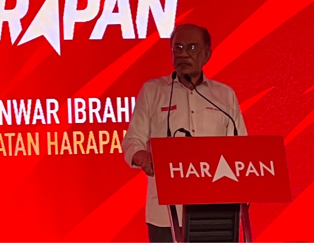 PM denies rumours he bought new BMW; Urges rakyat to reject extreme racism, hate politics