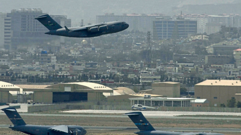US urgently pushing Taliban to allow Afghan charter flights