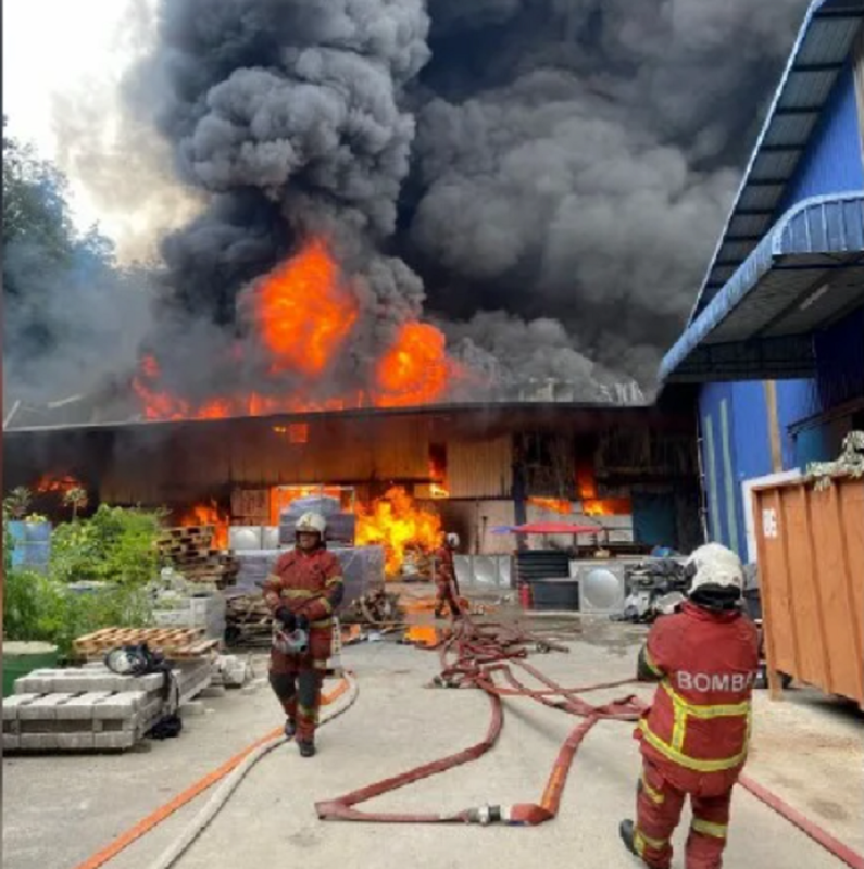 Four textile warehouses in Sungai Buloh destroyed in fire