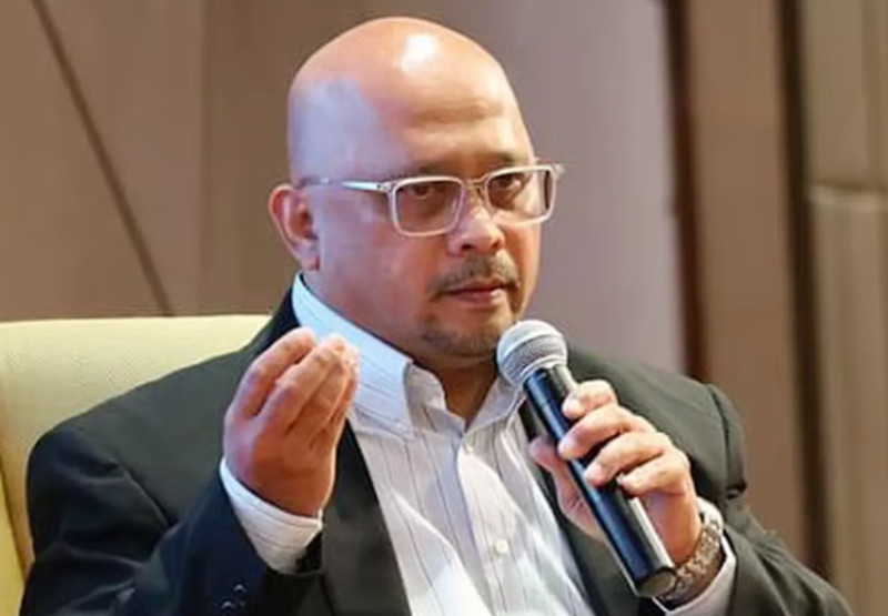 Exposés on wrongdoing must be done within the bounds of the law, says former captain