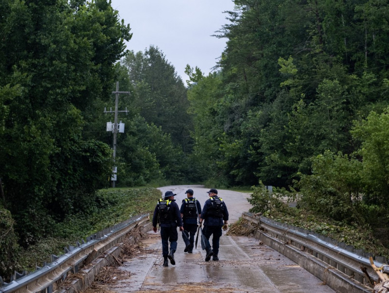 Rescuers face renewed rain as Kentucky flood death toll hits 28