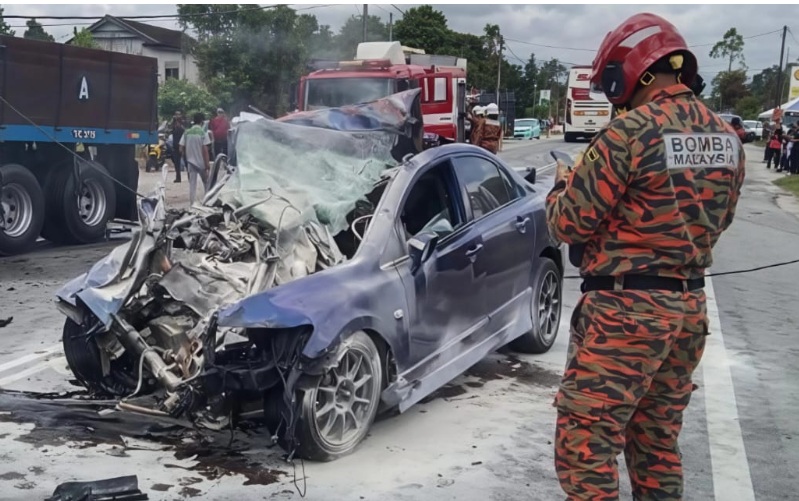 Two soldiers returning for Hari Raya holidays die in accident