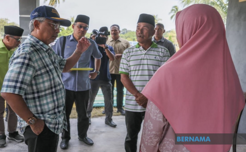King visits Pahang storm victims, channels aid to hardcore poor