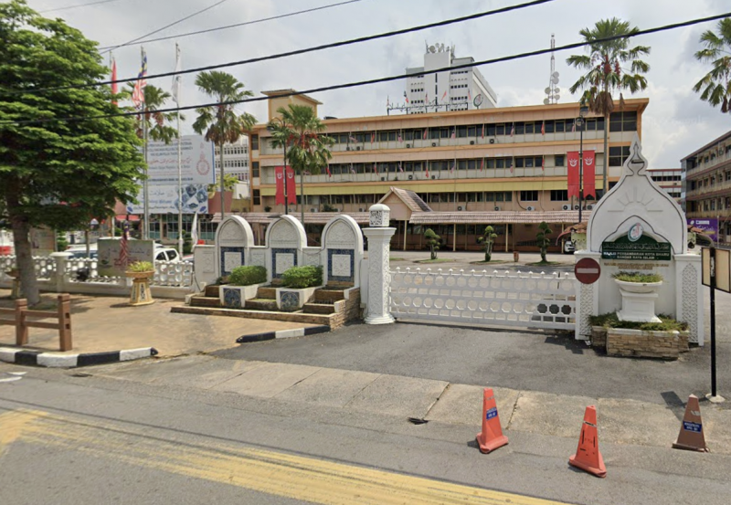 Kota Baru council fines salon owner after female staff cuts man’s hair