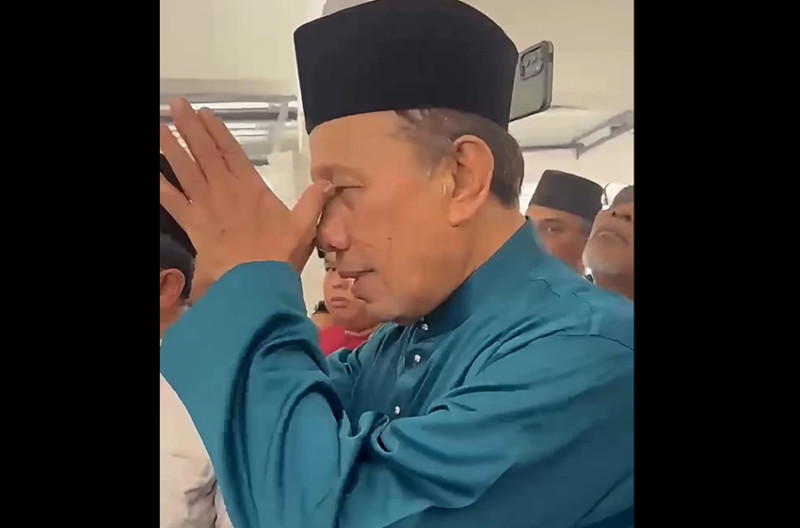 ‘Am I not the Tuanku?’ Tuanku Muhriz tells off Ismail Lasim (video)
