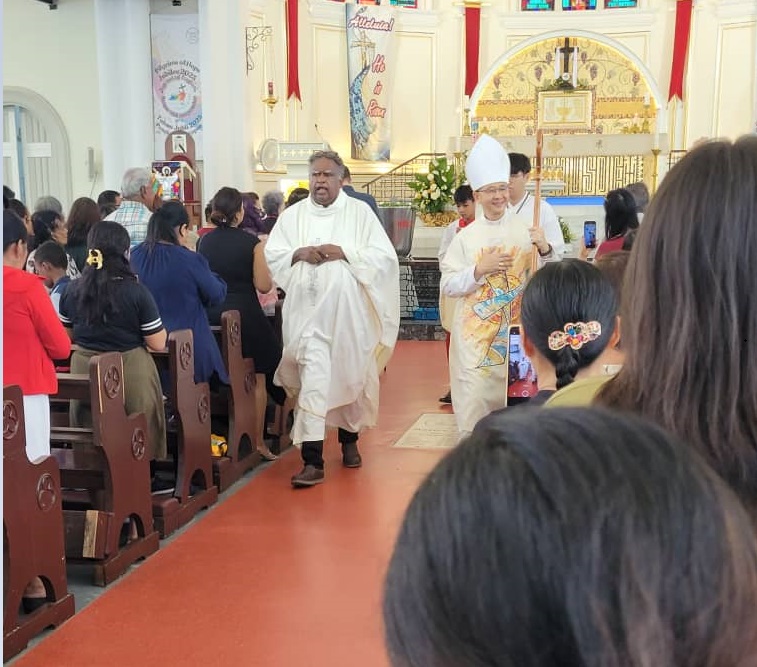 Christians flood churches around the country to celebrate Easter