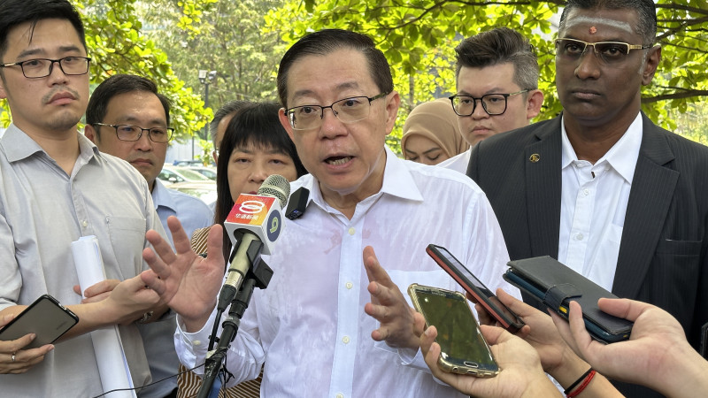 [UPDATED] Guan Eng files report against Muhyiddin over Yayasan Albukhary tax issue