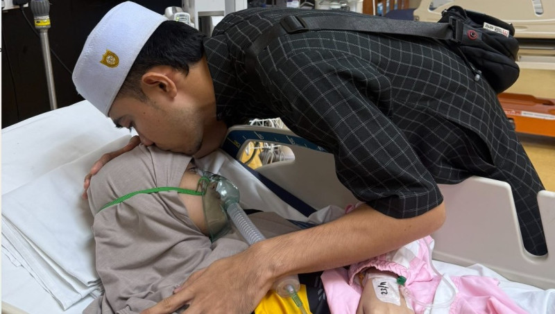 Man sells gold, BMW to treat cancer-stricken wife