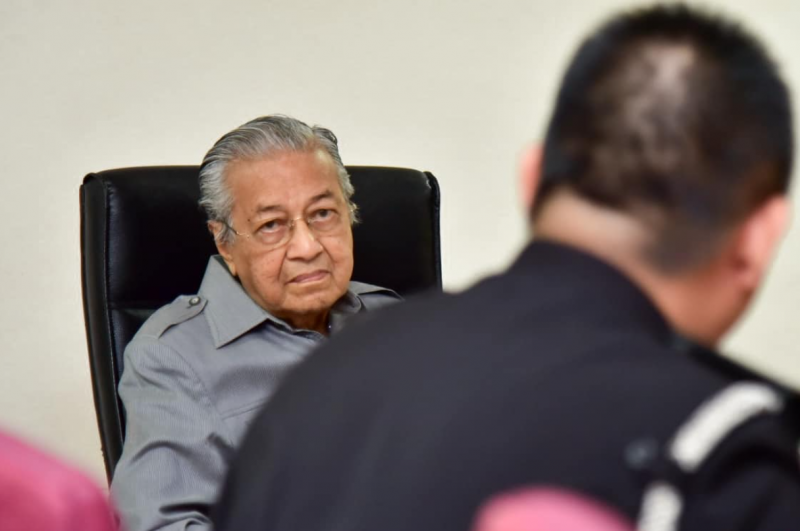 Dr Mahathir wants non-partisan pandemic response from Putrajaya