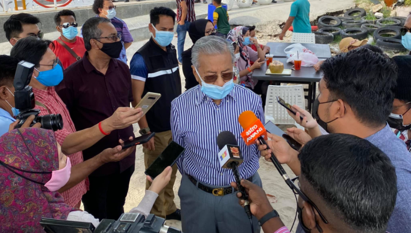 EC’s Undi18 delay puzzles Dr Mahathir