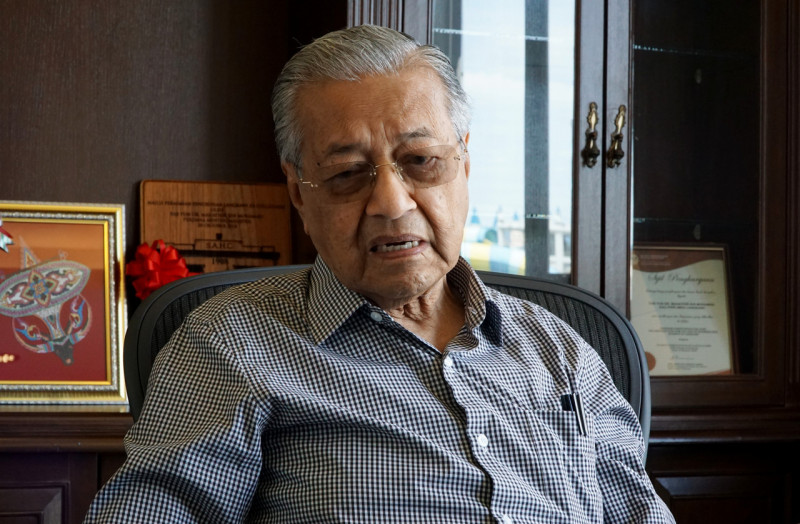Dr Mahathir admits violating Covid-19 SOPs