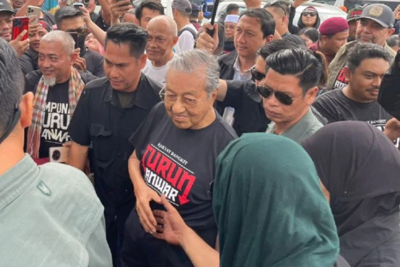 Dr Mahathir, Muhyiddin spotted at rally