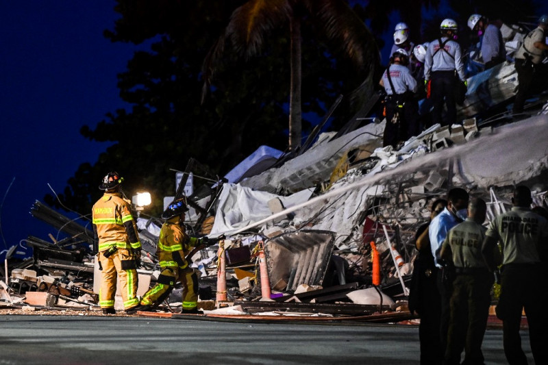 Crews comb rubble of collapsed Florida condo, 99 unaccounted for