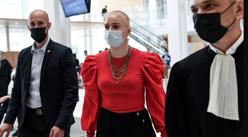 13 on trial in France over threats against teen who slammed Islam