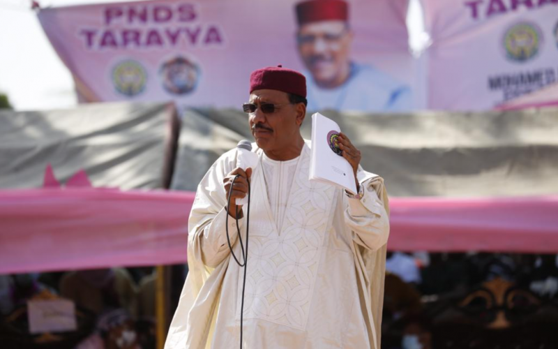 Niger presidential favourite wins first round, heads for runoff