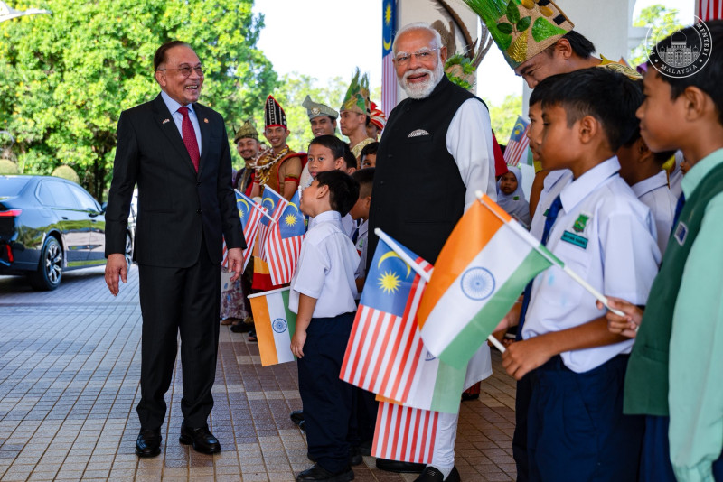 Anwar, Modi condemn all forms of terrorism, call for zero tolerance
