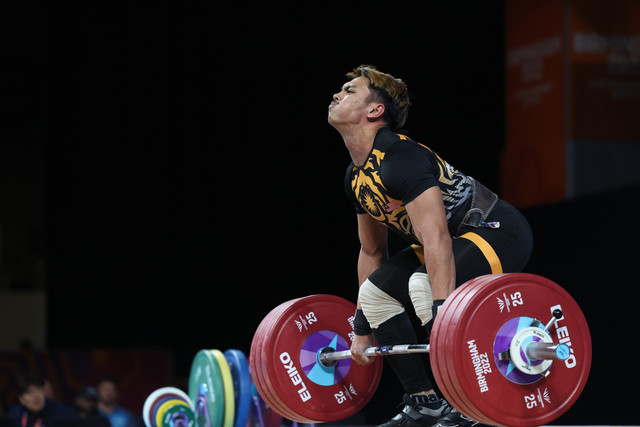 Weightlifter Erry aims world top 12 to secure automatic spot in Paris Olympics