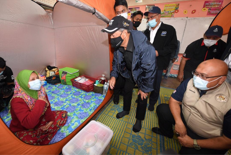 Aid for flood victims must continue after they leave relief centres: PM