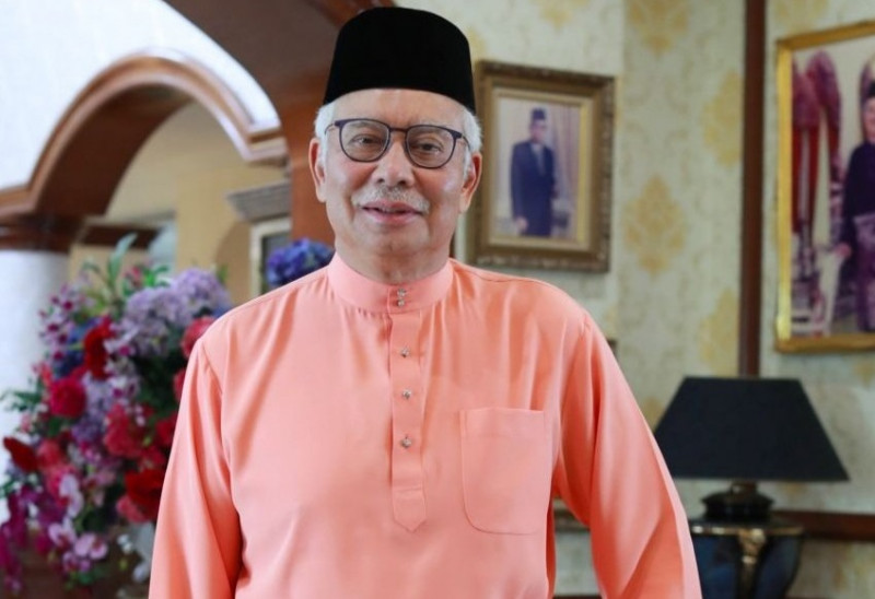 Better to give 3 days free internet data than calls, Najib tells Saifuddin