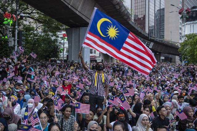 Fun, but could be better: first-time parade visitors want improved crowd control
