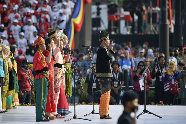 [UPDATED] Malaysians up bright and early at Dataran Merdeka for National Day festivities