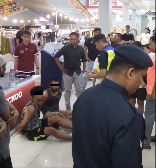 Netizens hit out at mum after cops reveal foreigners were just helping 