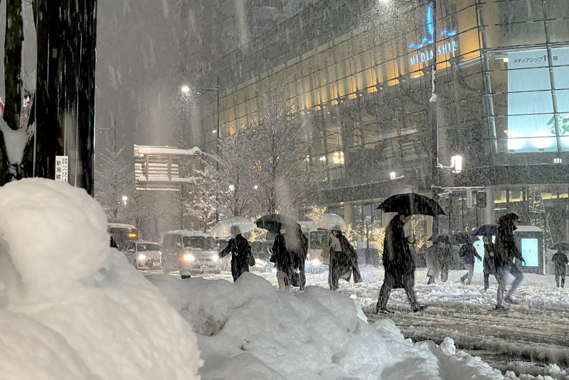17 dead in days of heavy snow in Japan
