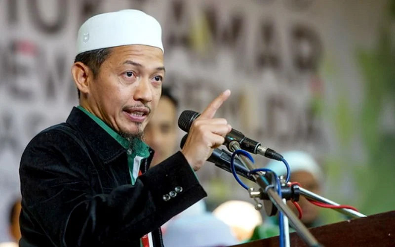PAS Senator comes forward in defence of Eric See-To