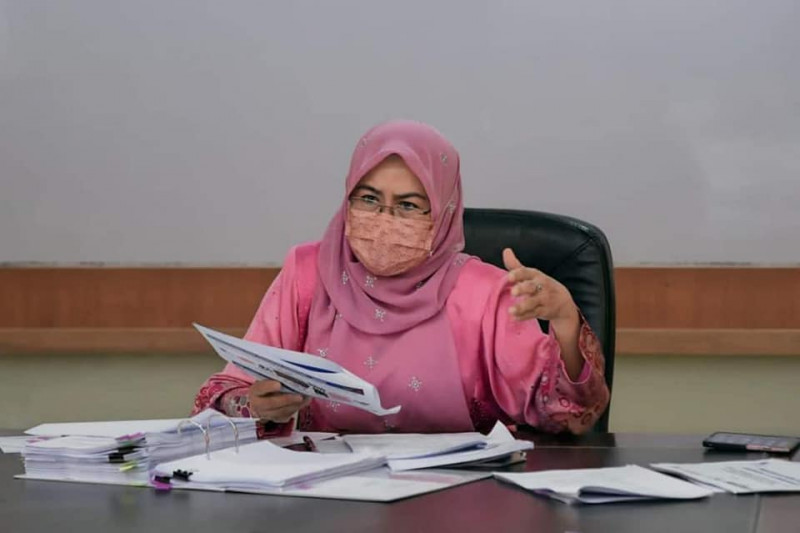 Varsities won’t shut if Covid-19 cases detected on campus, Noraini says