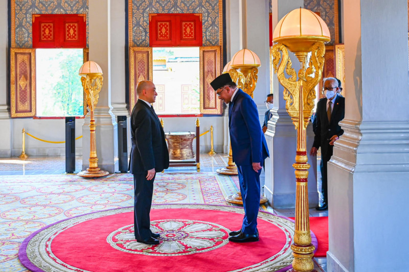 Cambodian king grants audience to Anwar on latter’s inaugural visit
