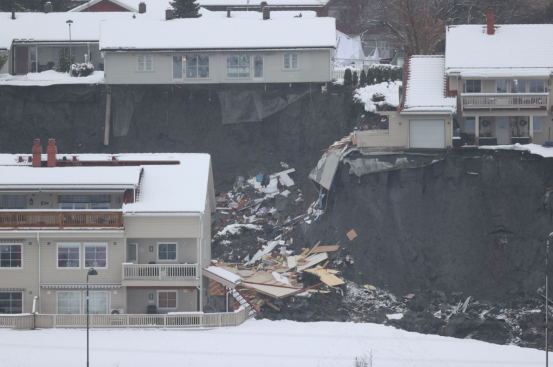 Ten still missing after Norway mudslide buries homes