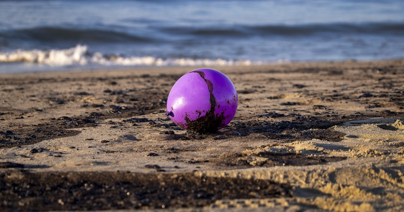California rushes to mitigate impact of major oil spill