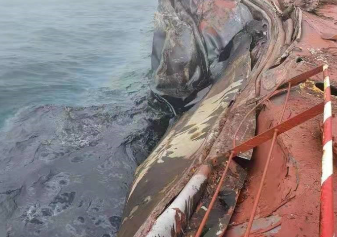 Tanker collision spilt 400 tonnes of oil off China coast: authorities