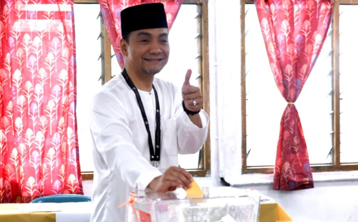 Leaders cast votes early, voter turnout about 8 per cent