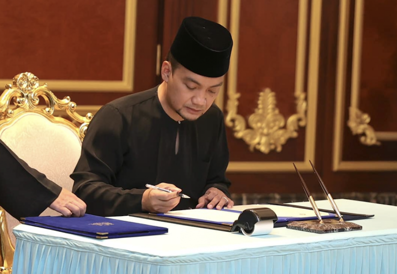 [UPDATED] Onn Hafiz sworn in as Johor MB
