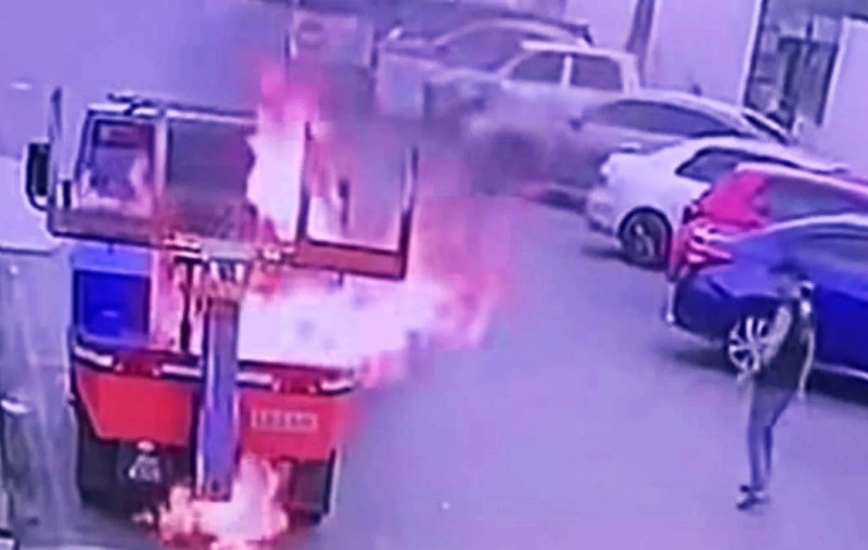 Man sets tow truck ablaze after car is impounded by Johor Bahru City Council