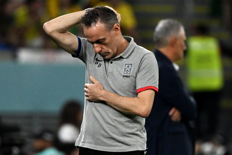 Outgoing South Korea coach Bento bids emotional farewell