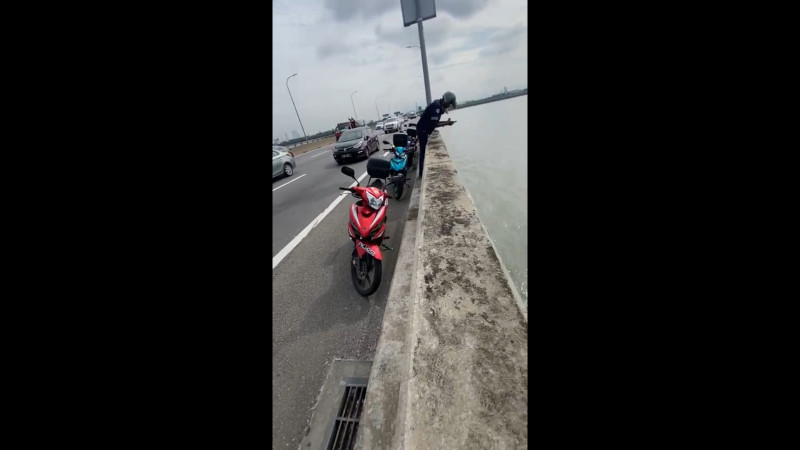 Authorities recover body of man from under Penang Bridge